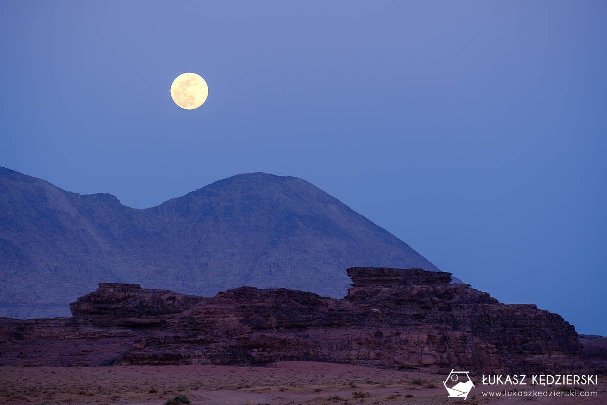 wadi rum moon night