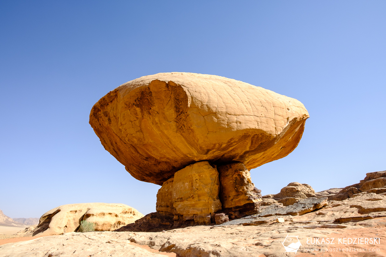 jordania atrakcje wadi rum mushroom stone skalny grzyb