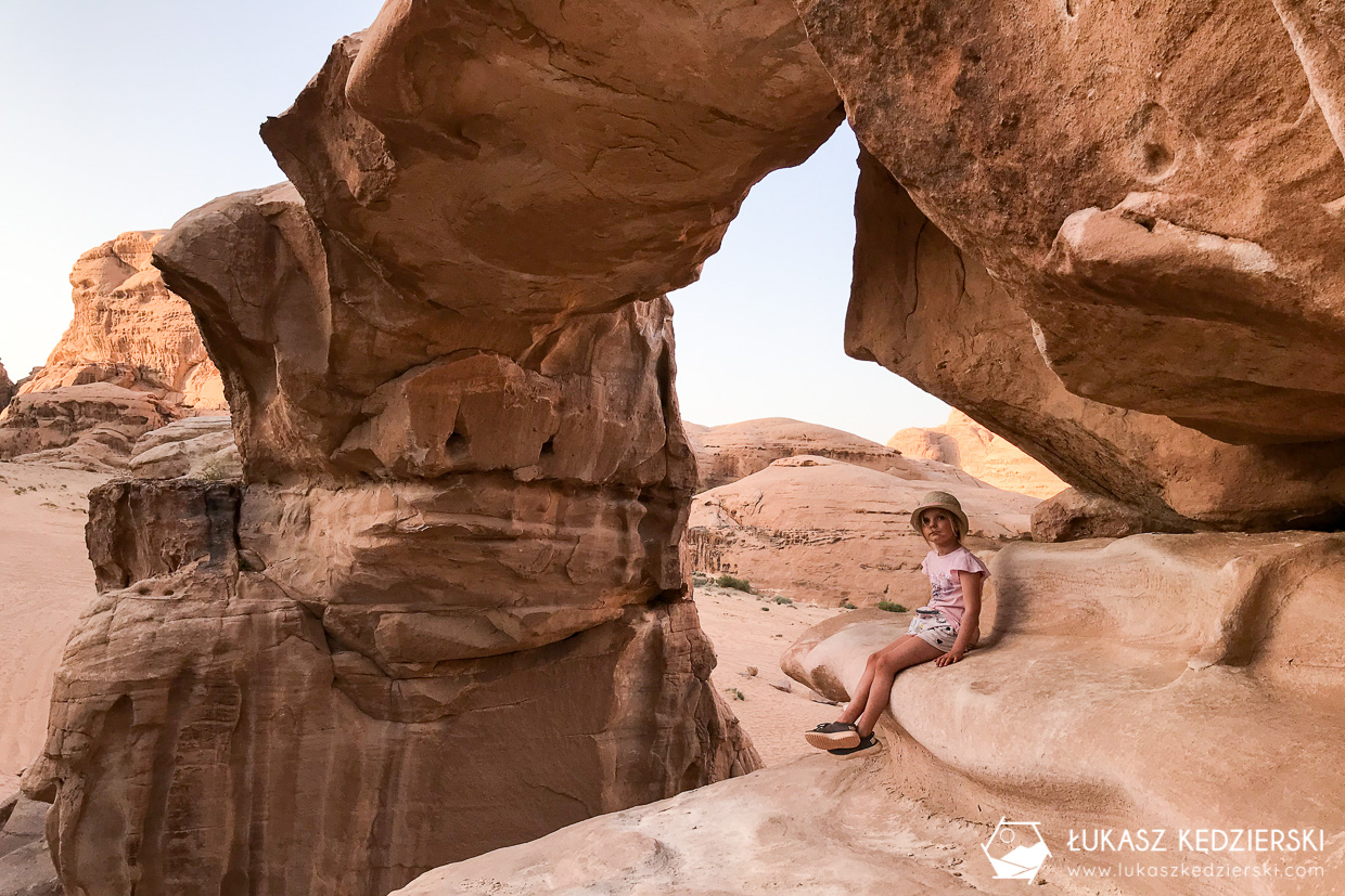 atrakcje wadi rum umm fruth rock arch jordania