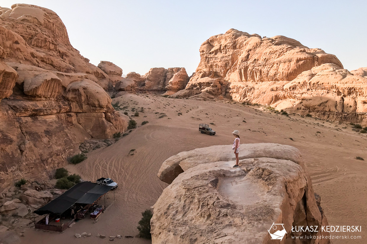 atrakcje wadi rum umm fruth rock arch jordania
