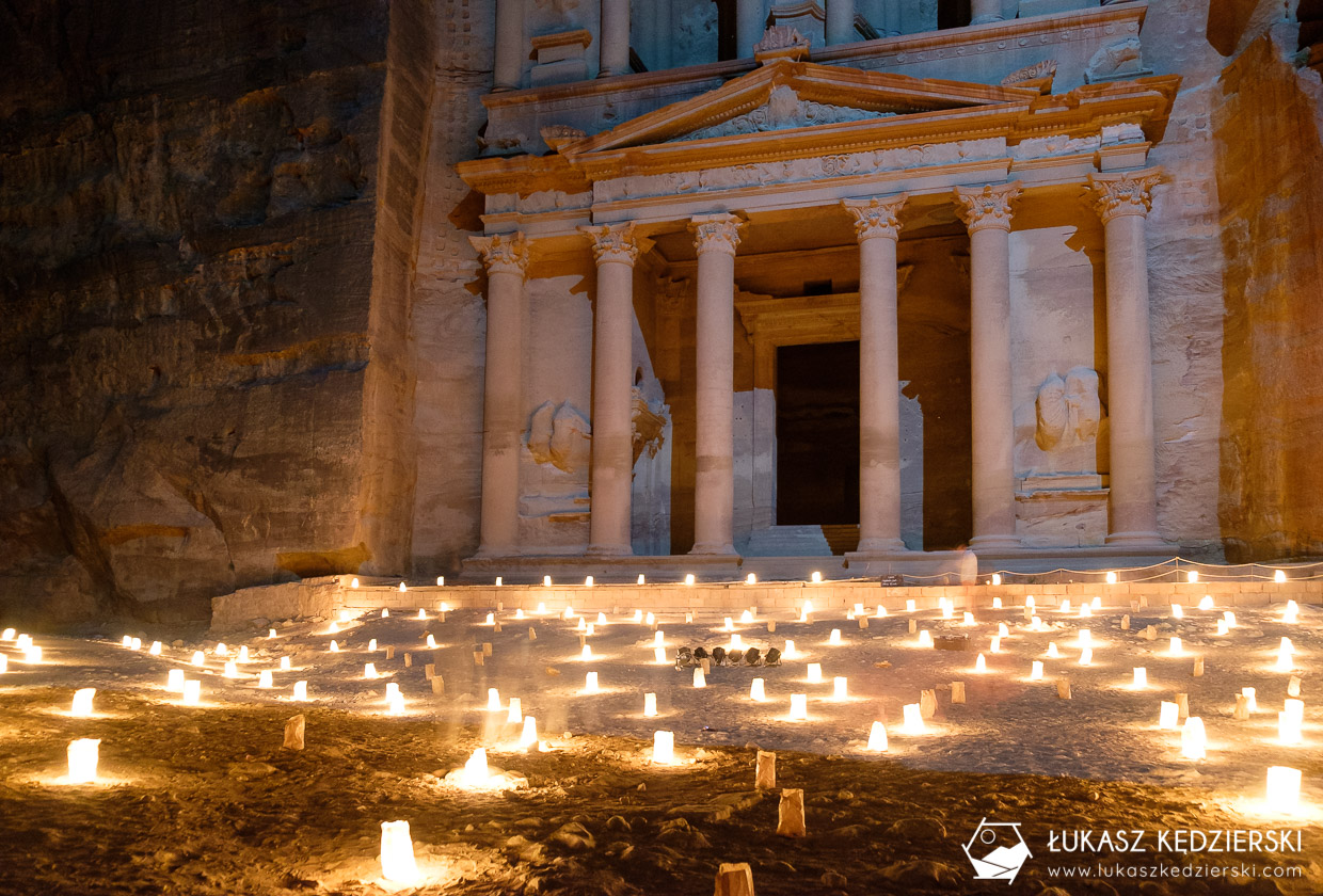 jordania petra by night petra nocą nocne zdjęcia petra skarbiec faraona al-chazna