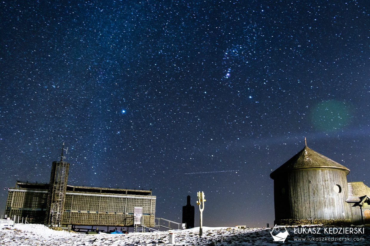 karkonosze nocą zdjęcia nocne zdjęcia karkonoszy nocne zdjęcia czeska poczta kaplica św Wawrzyńca