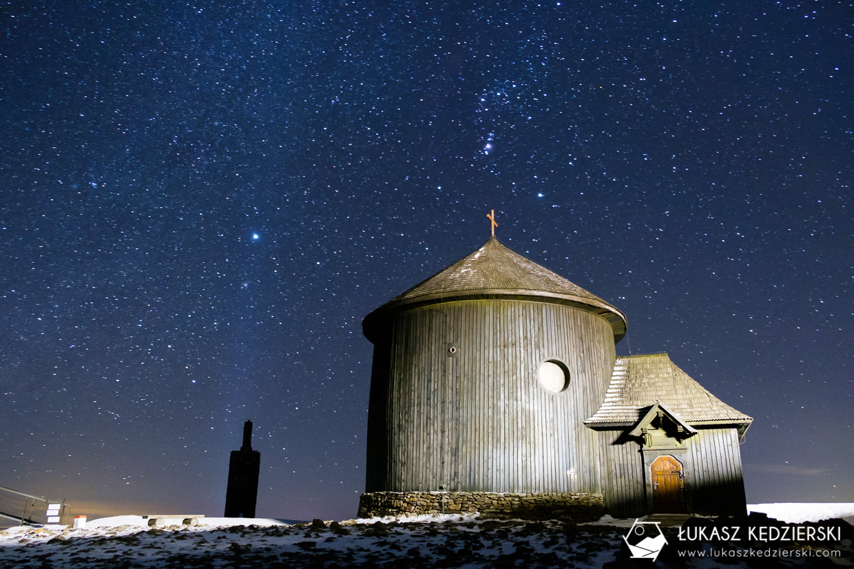 karkonosze nocą zdjęcia nocne zdjęcia karkonoszy nocne zdjęcia kaplica św Wawrzyńca