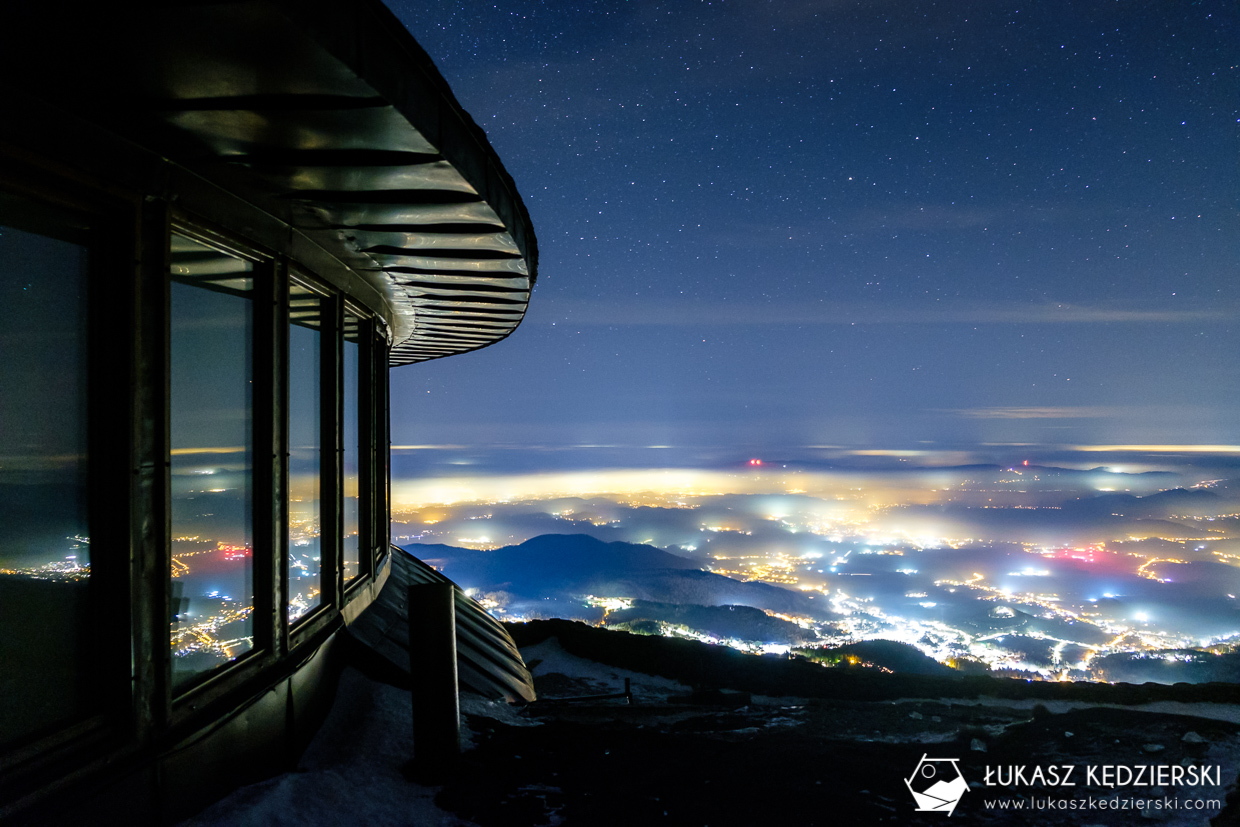 karkonosze nocą zdjęcia nocne zdjęcia karkonoszy nocne zdjęcia obserwatorium na śnieżce Wysokogórskie Obserwatorium Meteorologiczne na Śnieżce