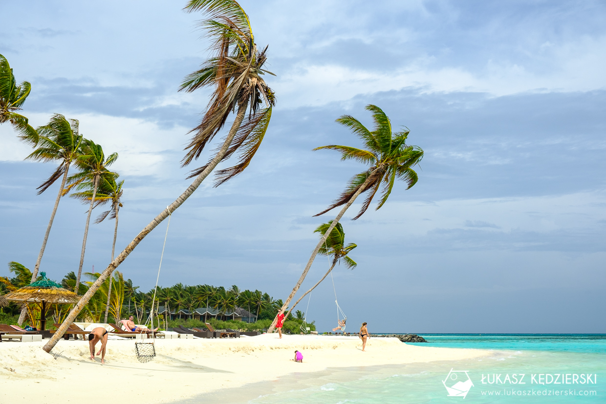 malediwy huraa lokalna wyspa huśtawka plaża bikini bikini beach