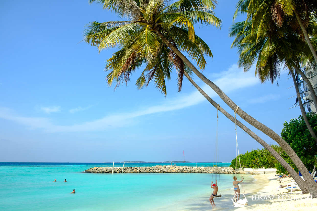 malediwy maafushi lokalna wyspa plaża bikini beach