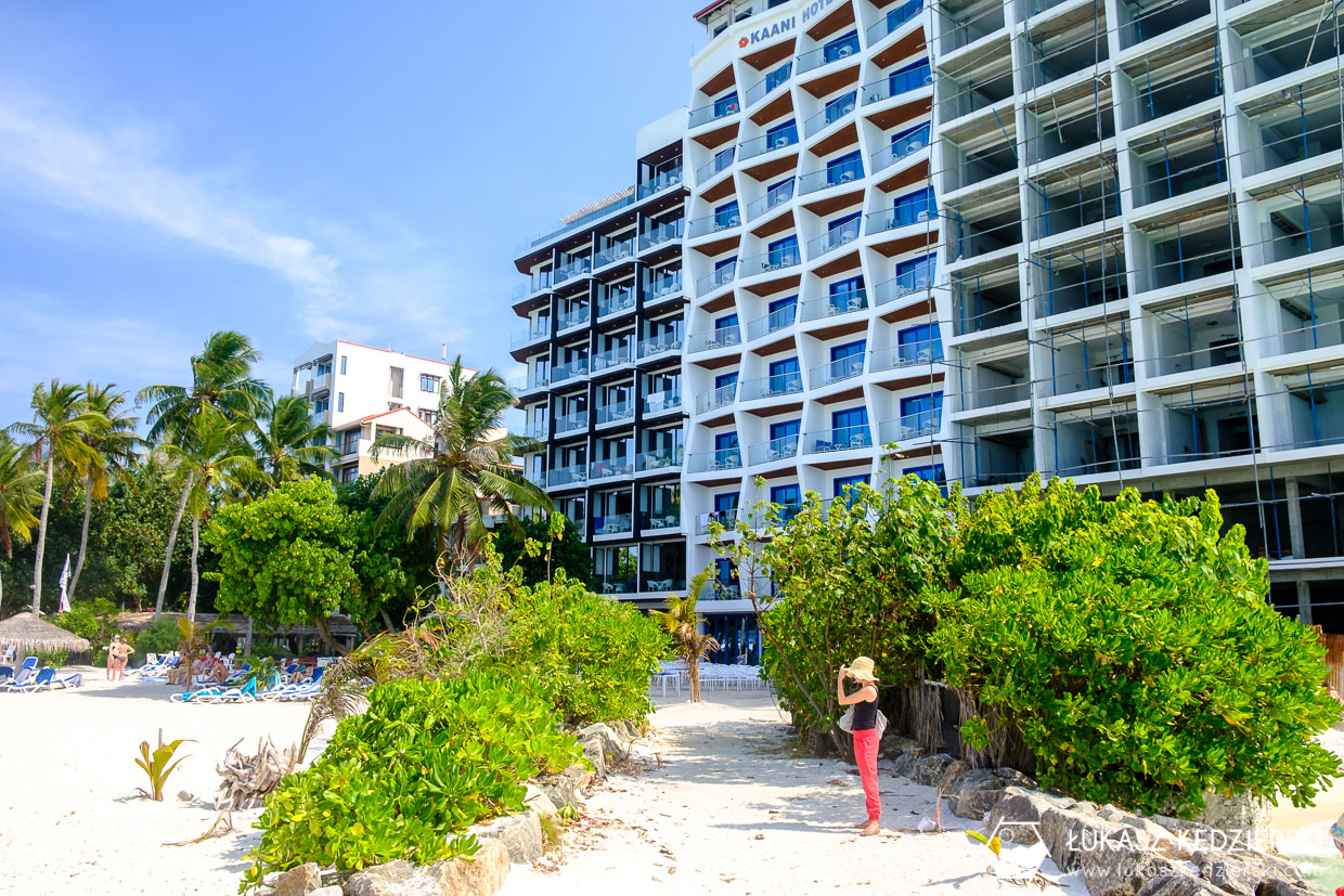 malediwy maafushi lokalna wyspa plaża bikini beach