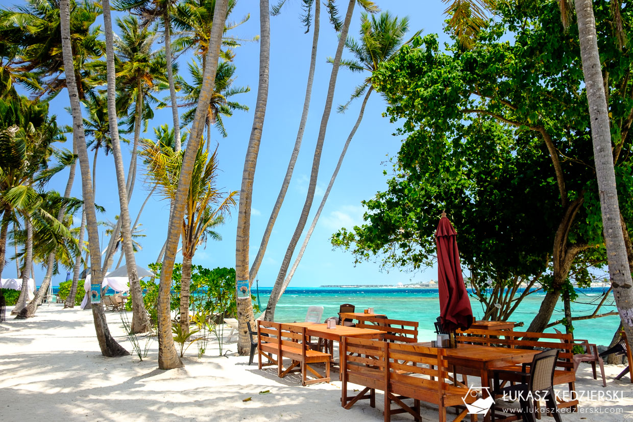 malediwy thulusdhoo lokalna wyspa plaża bikini beach