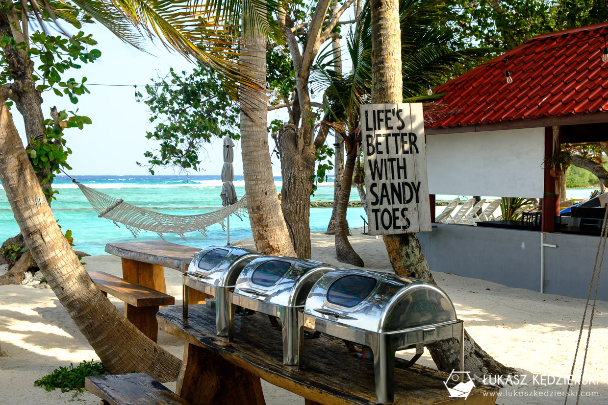 malediwy thulusdhoo lokalna wyspa plaża bikini beach