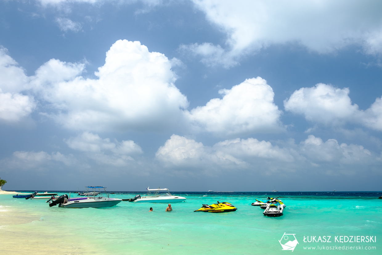 malediwy thulusdhoo lokalna wyspa plaża bikini beach