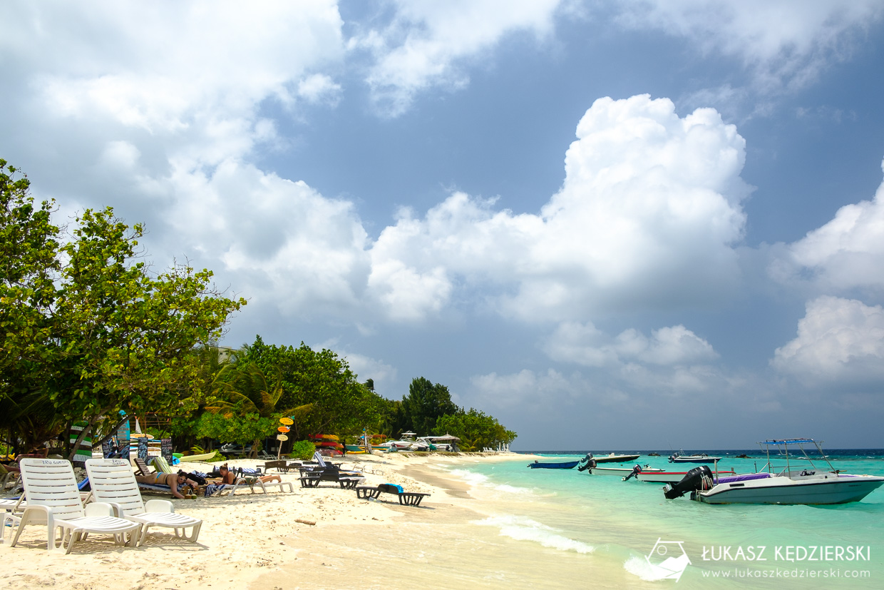 malediwy thulusdhoo lokalna wyspa plaża bikini beach