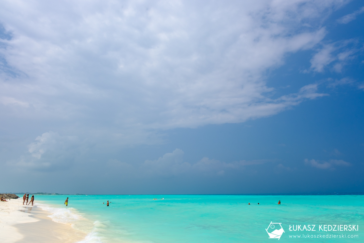 malediwy thulusdhoo lokalna wyspa plaża bikini beach