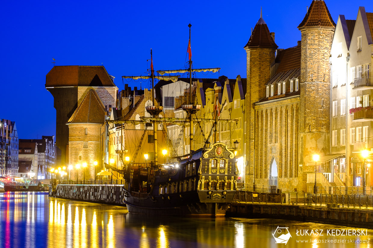 gdańsk nocne zdjęcia blue hour gdańsk na nocnych zdjęciach