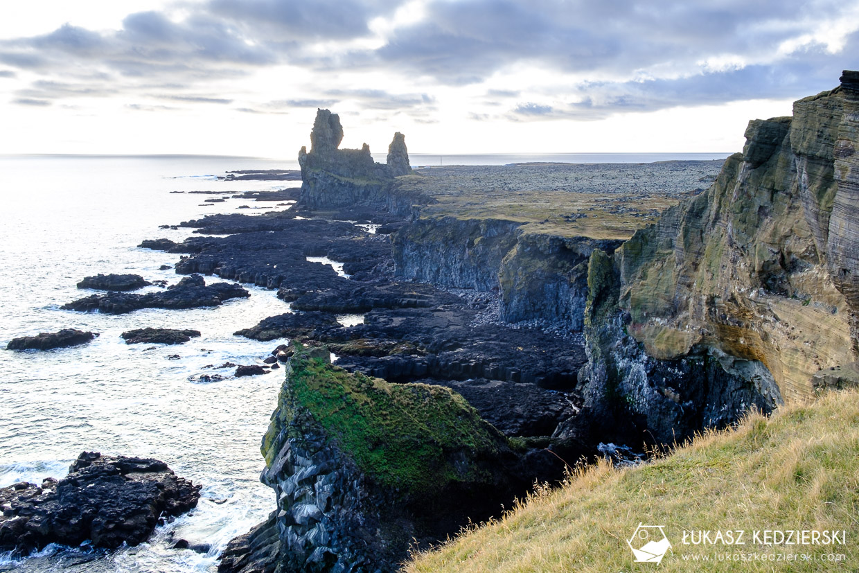 islandia londrangar Lóndrangar