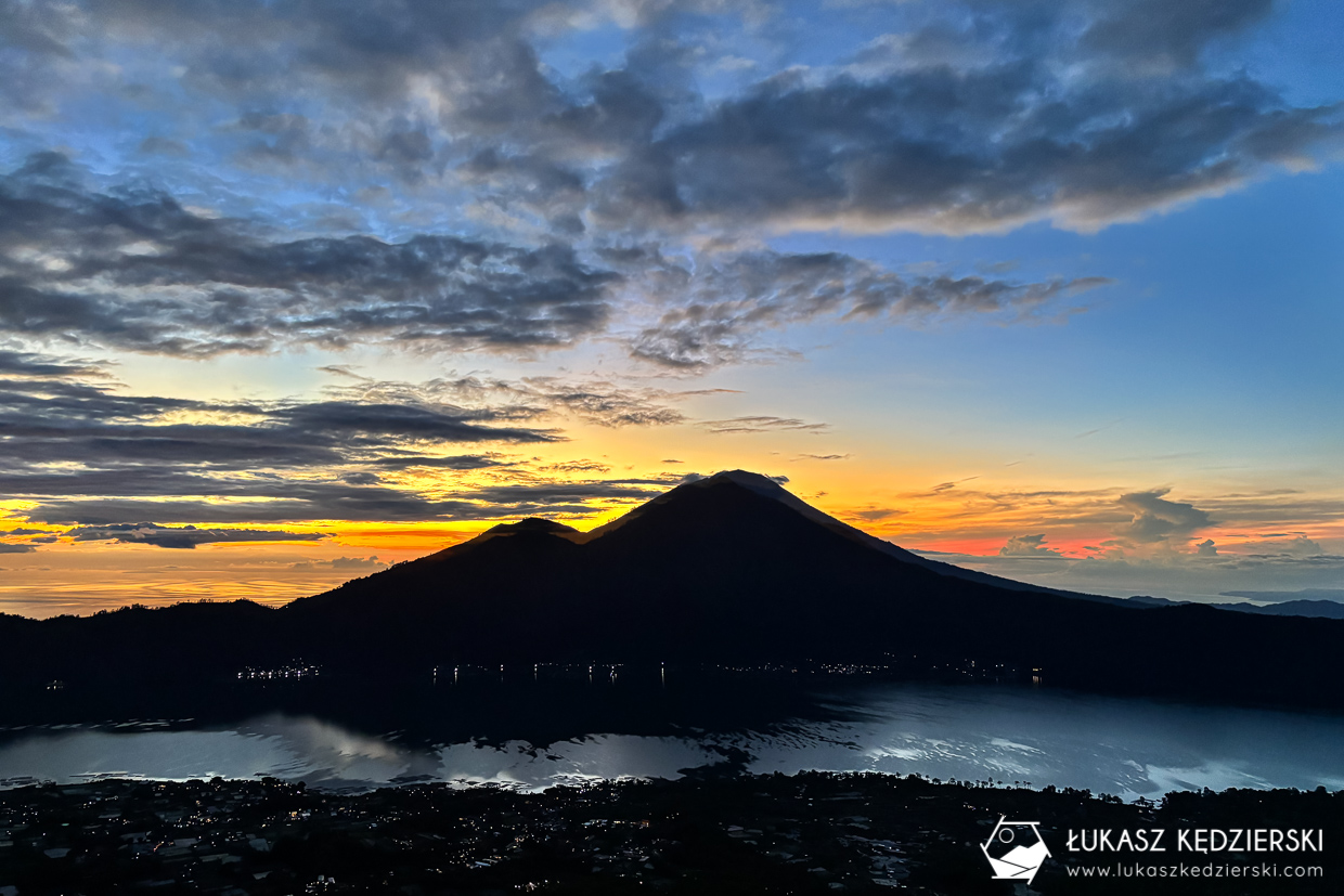 wschód słońca na wulkanie Batur, bali mount batur sunrise indonezja
