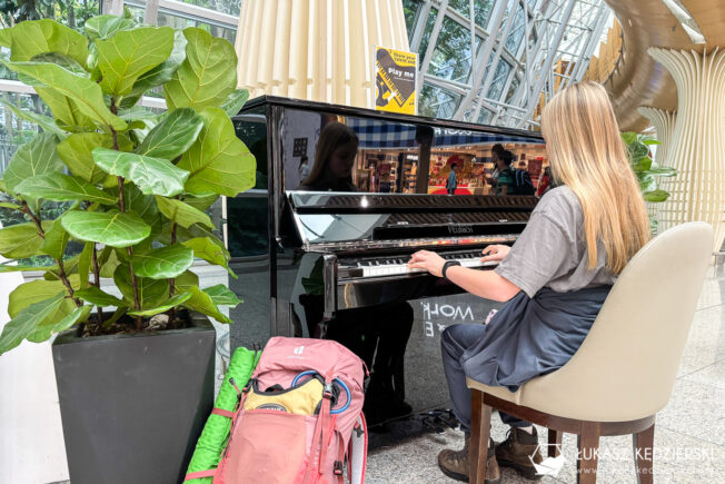 nowa zelandia lot kuala lumpur pianino