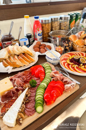 chorwacja more sailing katamaran jedzenie food