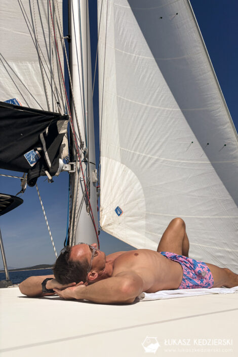 jak wygląda rejs katamaranem po chorwacji chorwacja more sailing katamaran żeglowanie