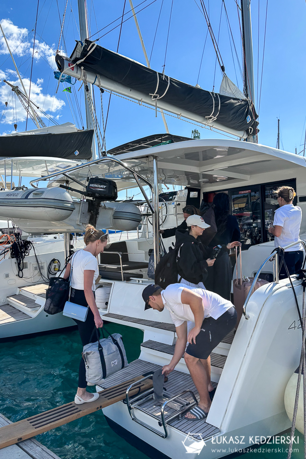 rejs katamaranem po chorwacji more sailing