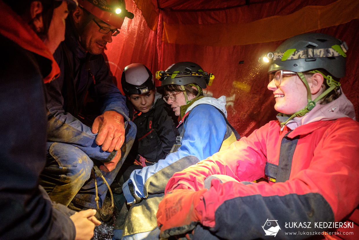 szerpowie nadziei speleoclub wrocław speleo szerpowanie
