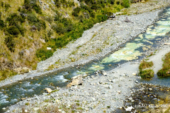 nowa zelandia cave stream artur's pass
